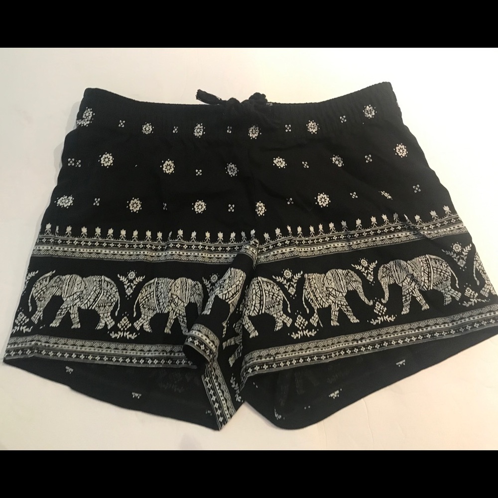 Old Navy Black/White Elephant Shorts Size XS (5)